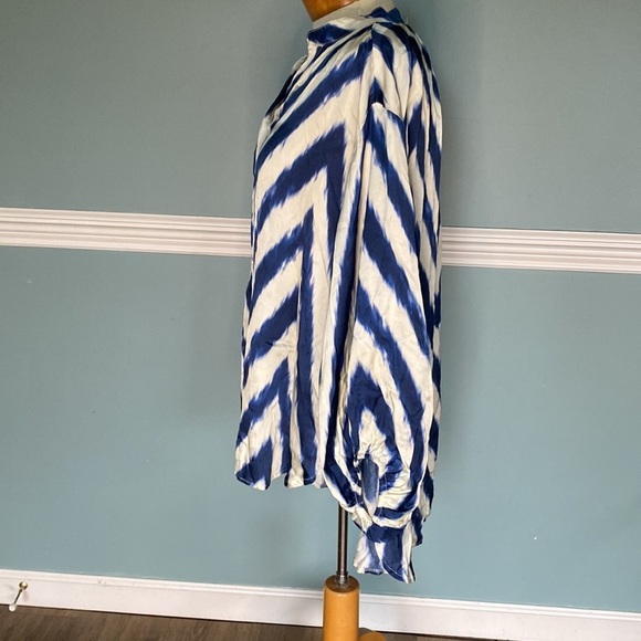 Italian viscous blouse. Satin pop over, tie dye chevron loose fit Sz S/M - Picture 5 of 9